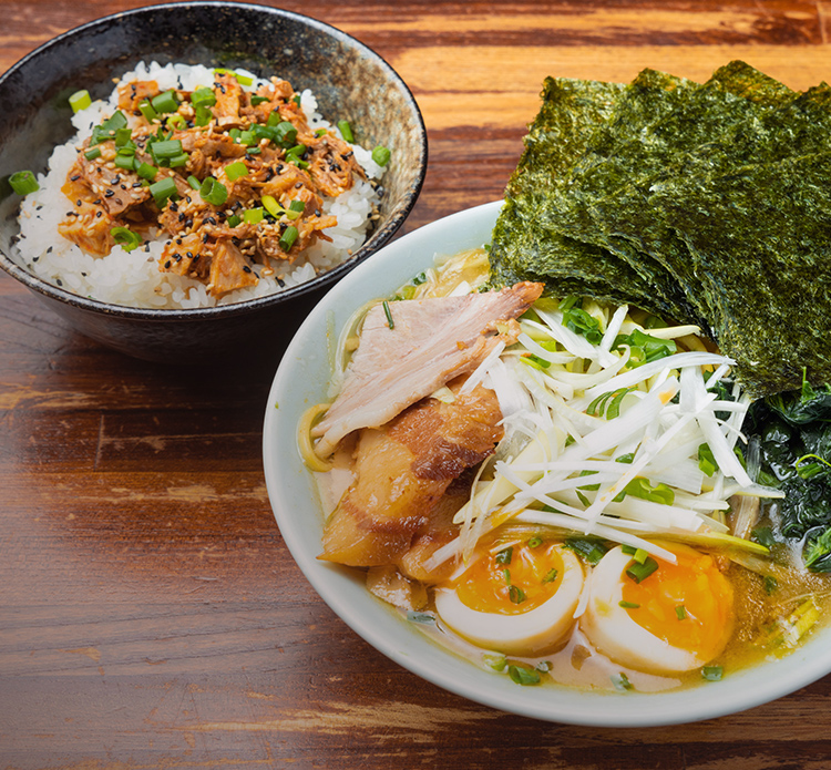 家系ラーメン四号家伝統の味をお楽しみください